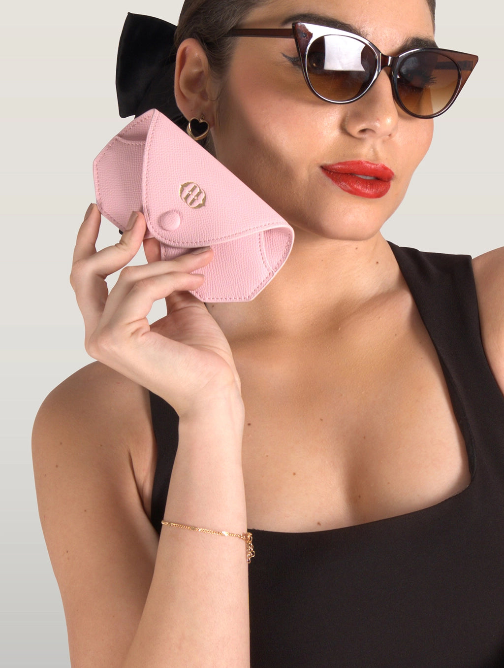  baby pink helena sunglass case
